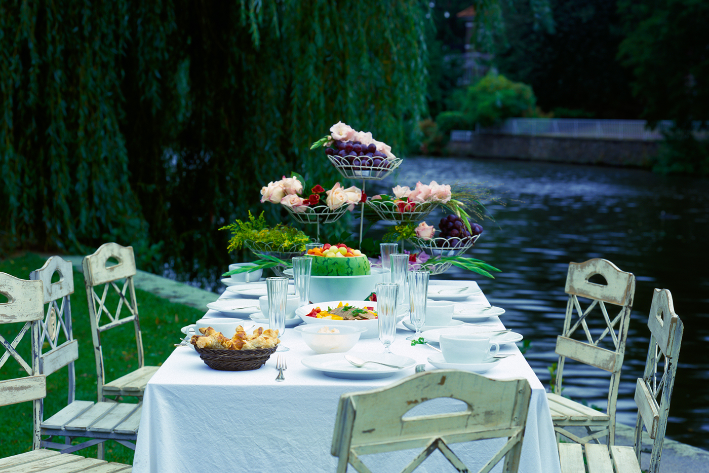 Five Keys to Entertaining on a Budget - BHGRELife.com