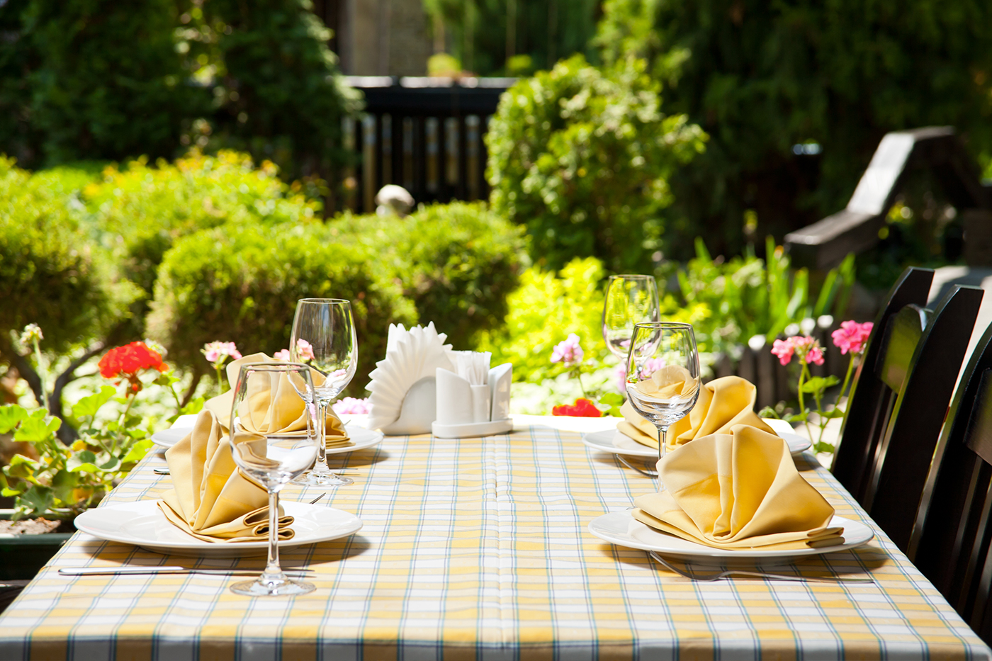 Colorful Summer Tablescapes - bhgrelife.com