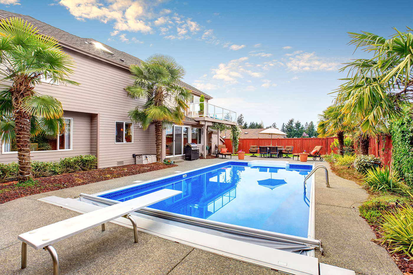 Installing and Maintaining an Energy-Efficient Pool - bhgrelife.com