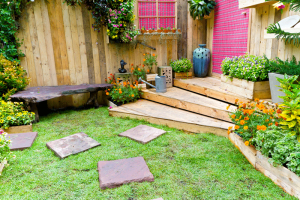 5 Decorating Tips for Your Backyard - bhgrelife.com