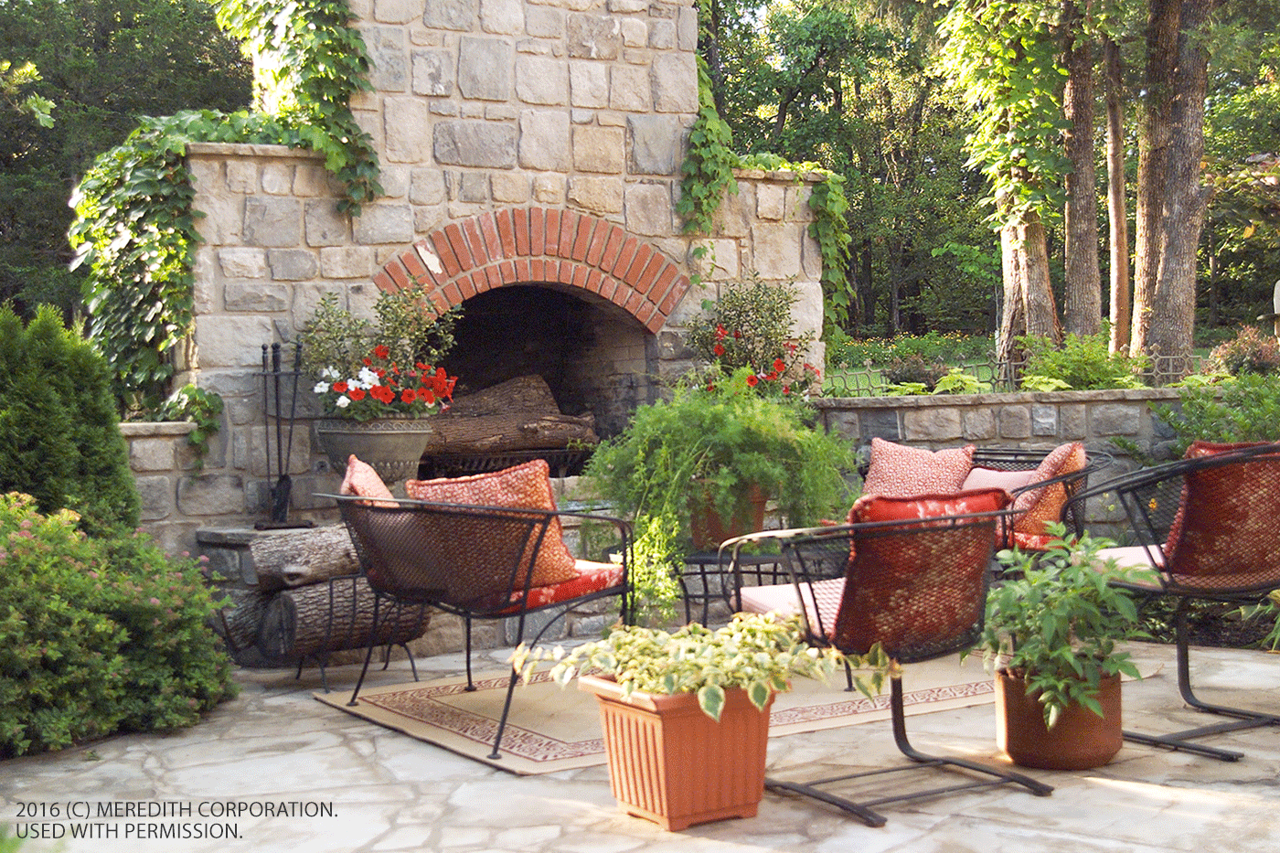 Fabulous Outdoor Fireplace Designs For Homeowners