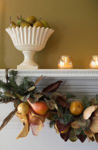 Bhgrelife.com - 10 Ideas on How to Decorate an Inviting Mantel