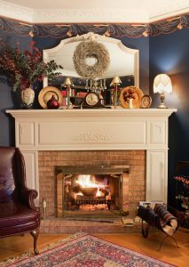 Bhgrelife.com - 10 Ideas on How to Decorate an Inviting Mantel