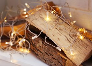 Bhgrelife.com - 10 Ideas on How to Decorate an Inviting Mantel