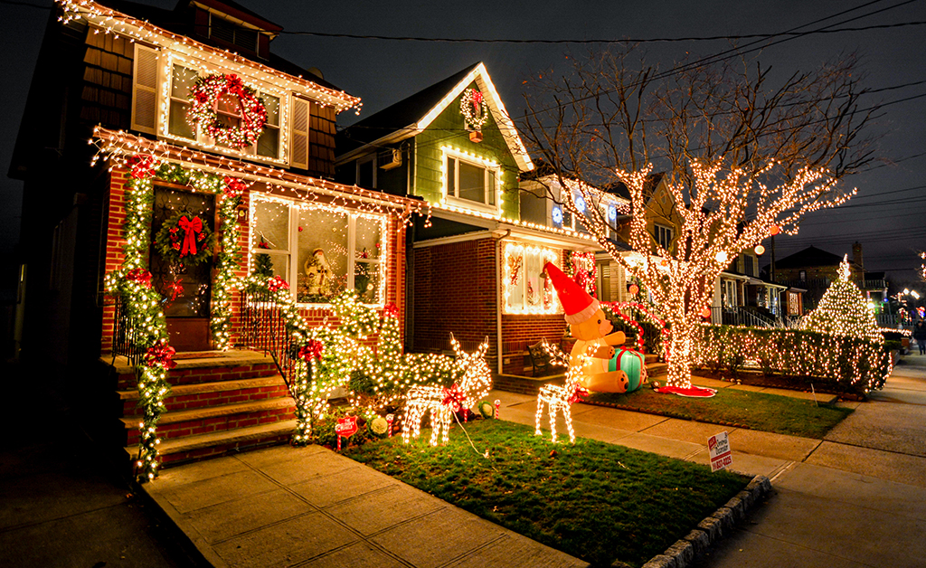 Holiday Outdoor Décor Ideas to Turn Your Home into a Winter Wonderland